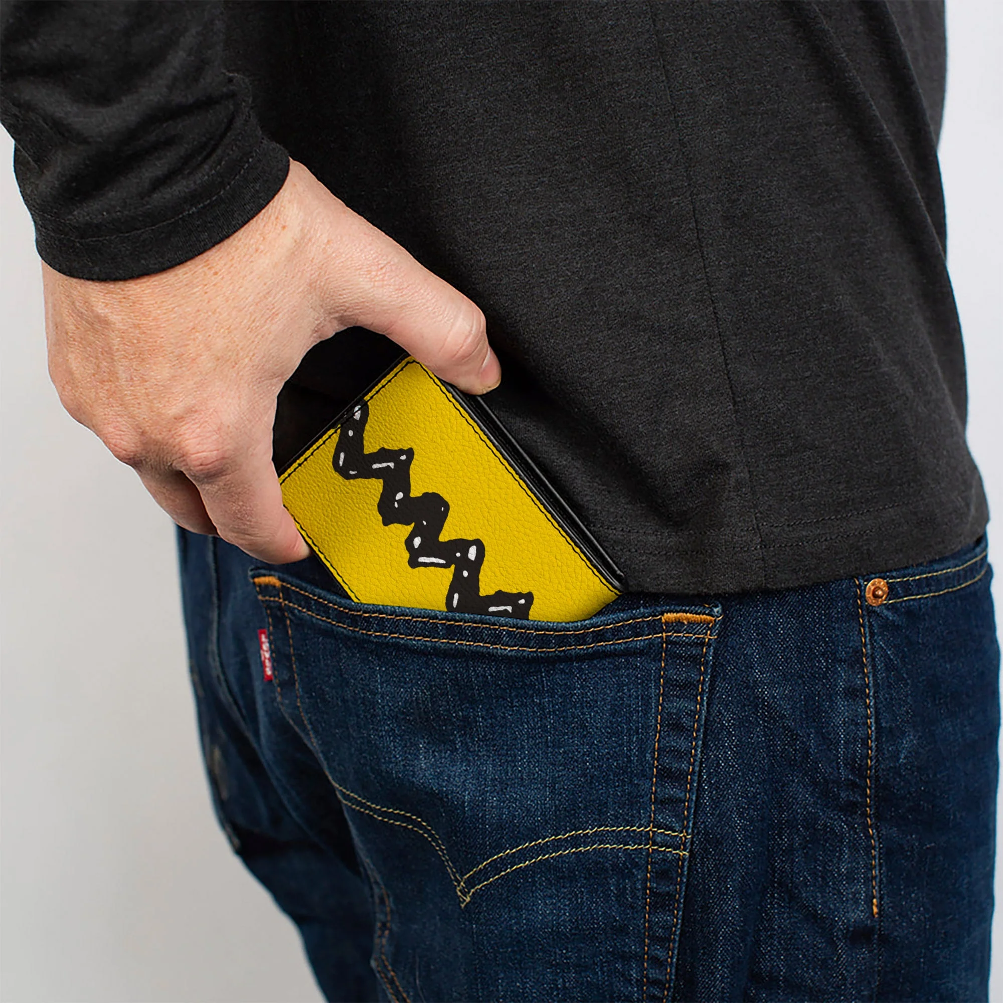 Bi-Fold Wallet - Peanuts Charlie Brown Zig Zag Stripe Yellow/Black - Image 5