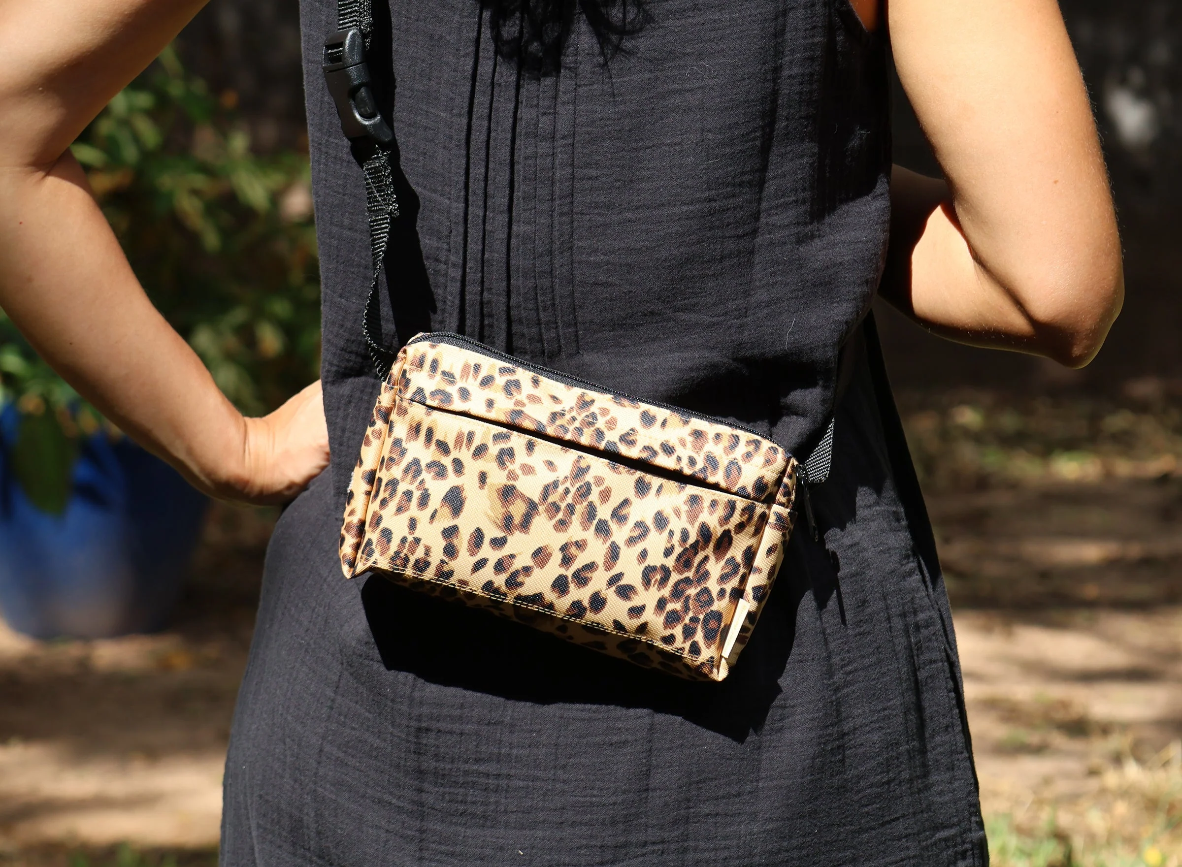 dog walking fanny pack - Image 9