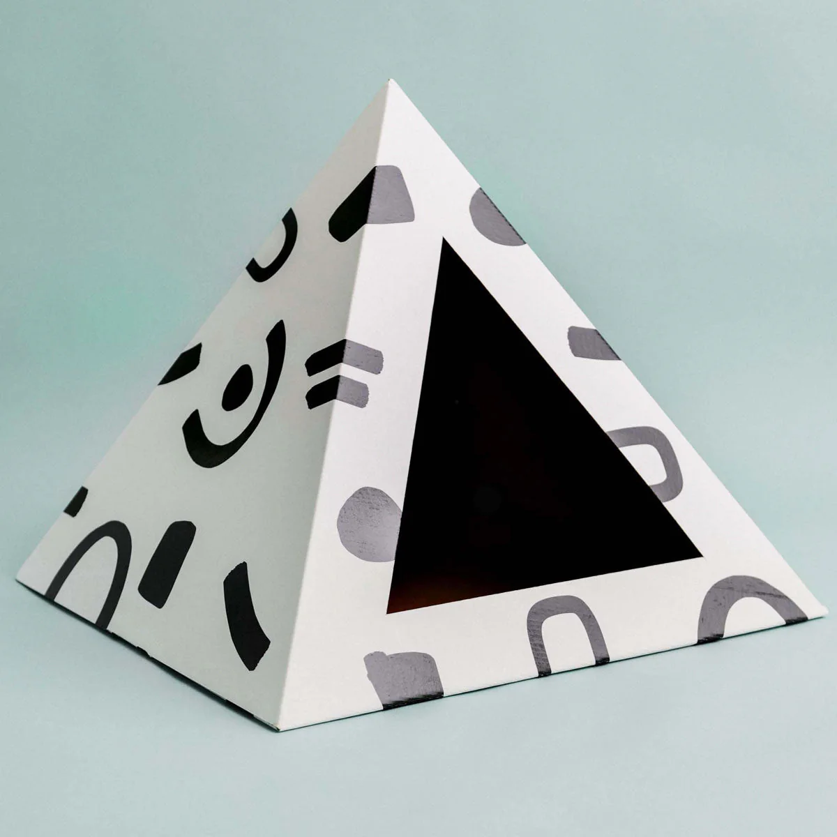 'Doodle' Cardboard Cat Pyramid - Image 3