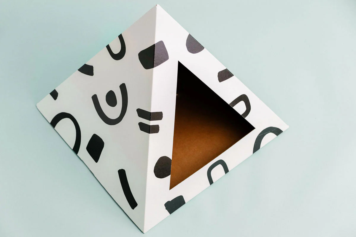 'Doodle' Cardboard Cat Pyramid - Image 5