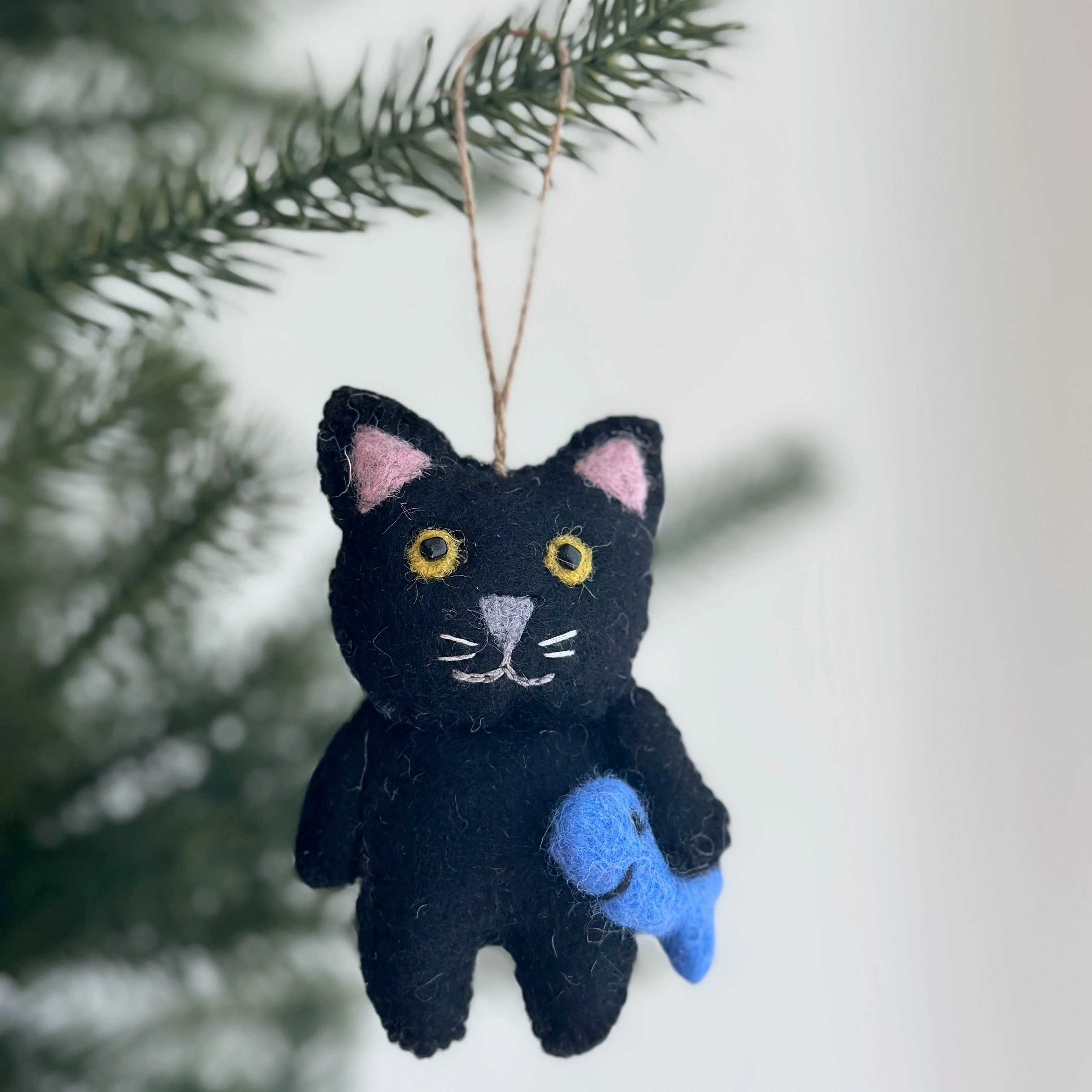Felt Cat Ornament - Stitched Cat Holding Fish - Image 5