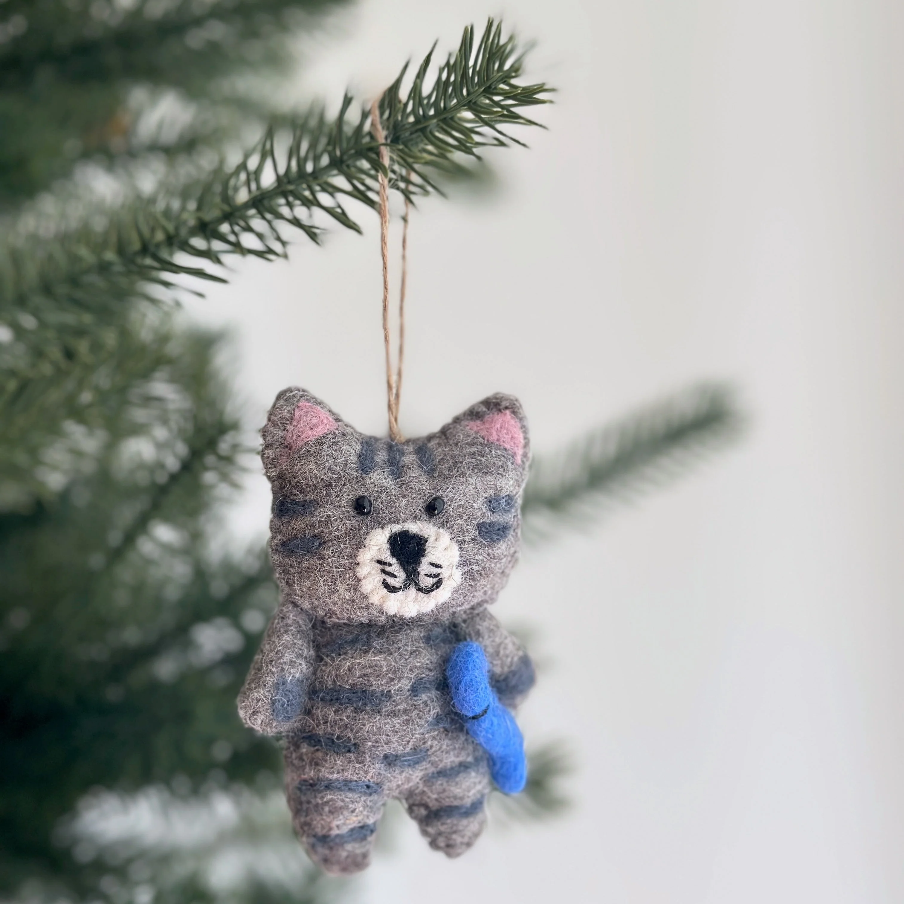Felt Cat Ornament - Stitched Cat Holding Fish - Image 6