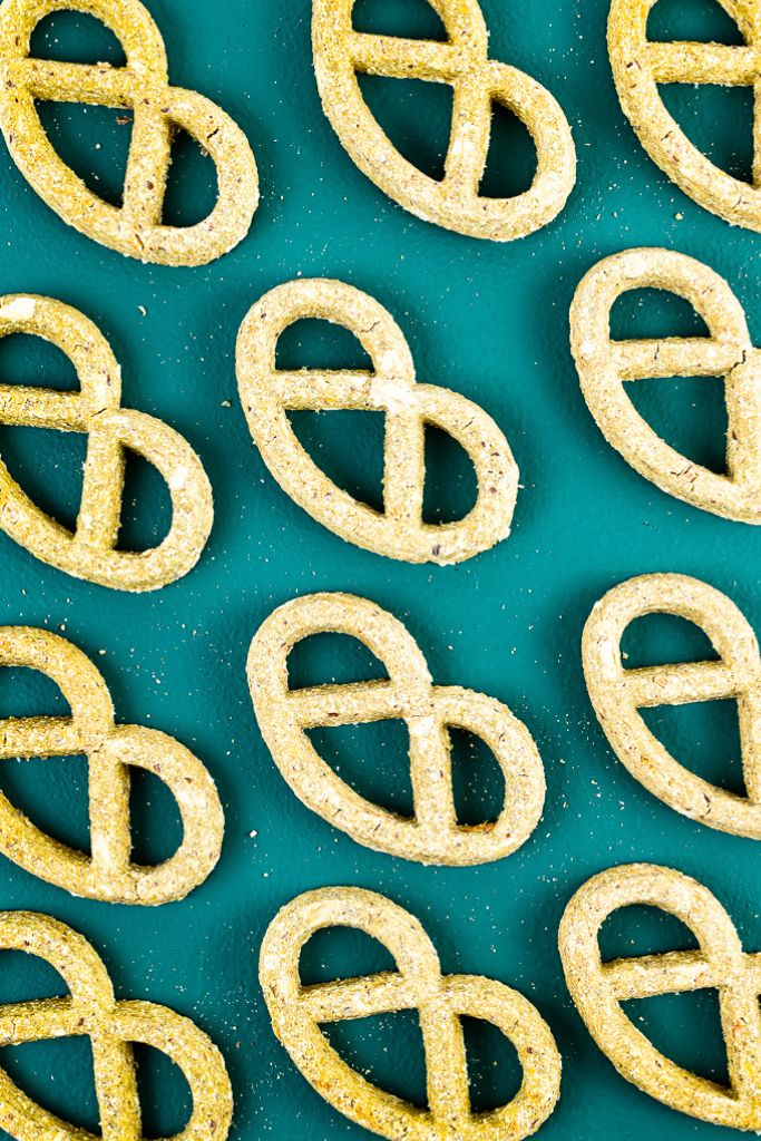 Greens & Cheddar Pretzels - Image 5