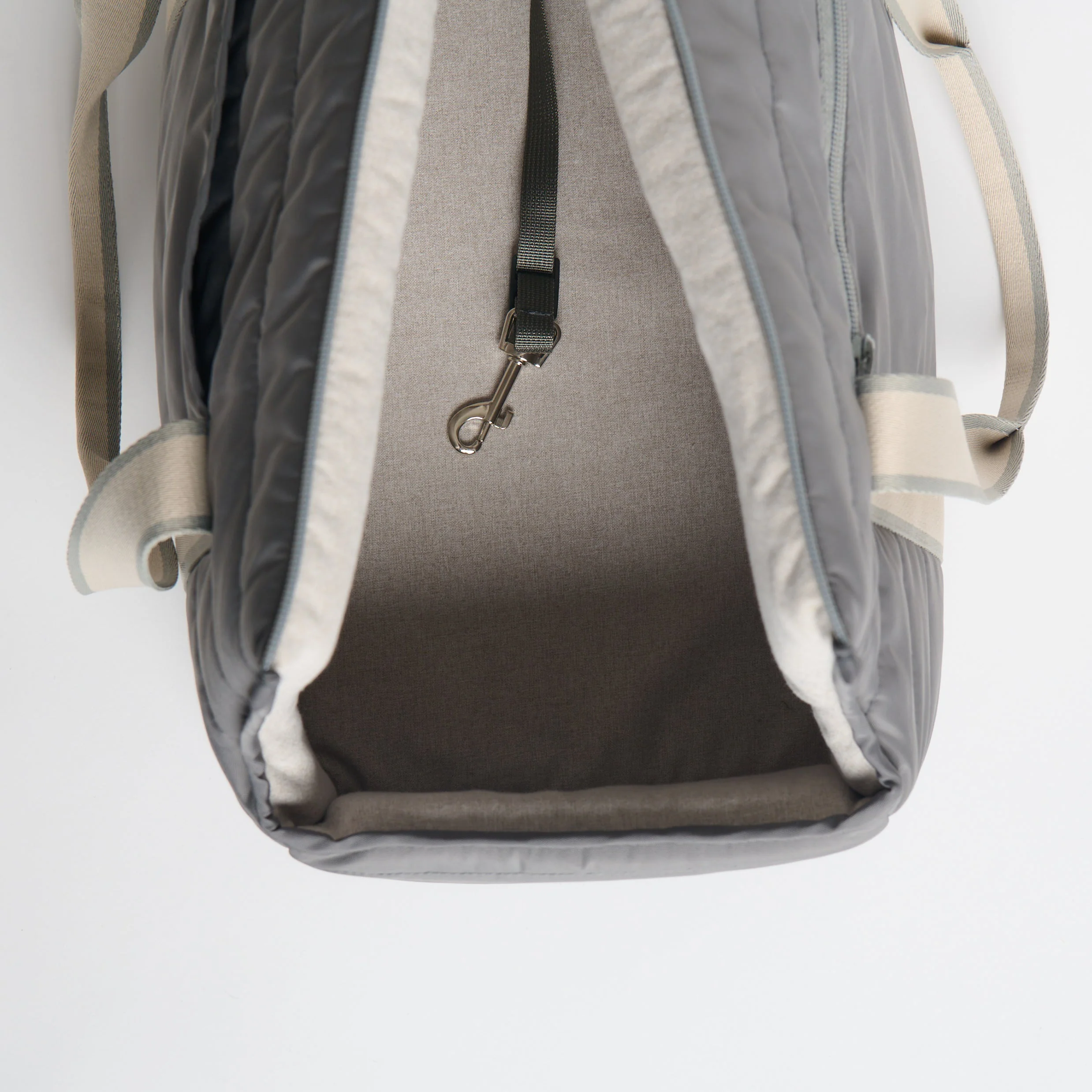 Nooee Pet Finn Carrier – Lightweight Quilted Dog Carrier with Easy-Care Cushion - Image 4