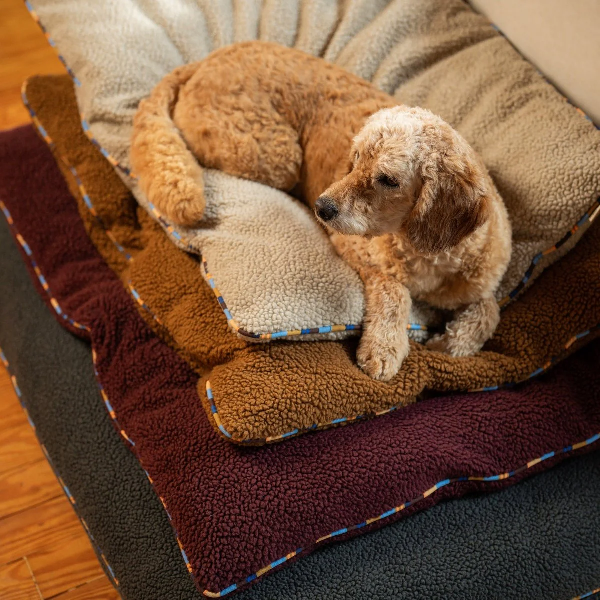Orthopedic Foam Sherpa Pillow Bed - Image 12