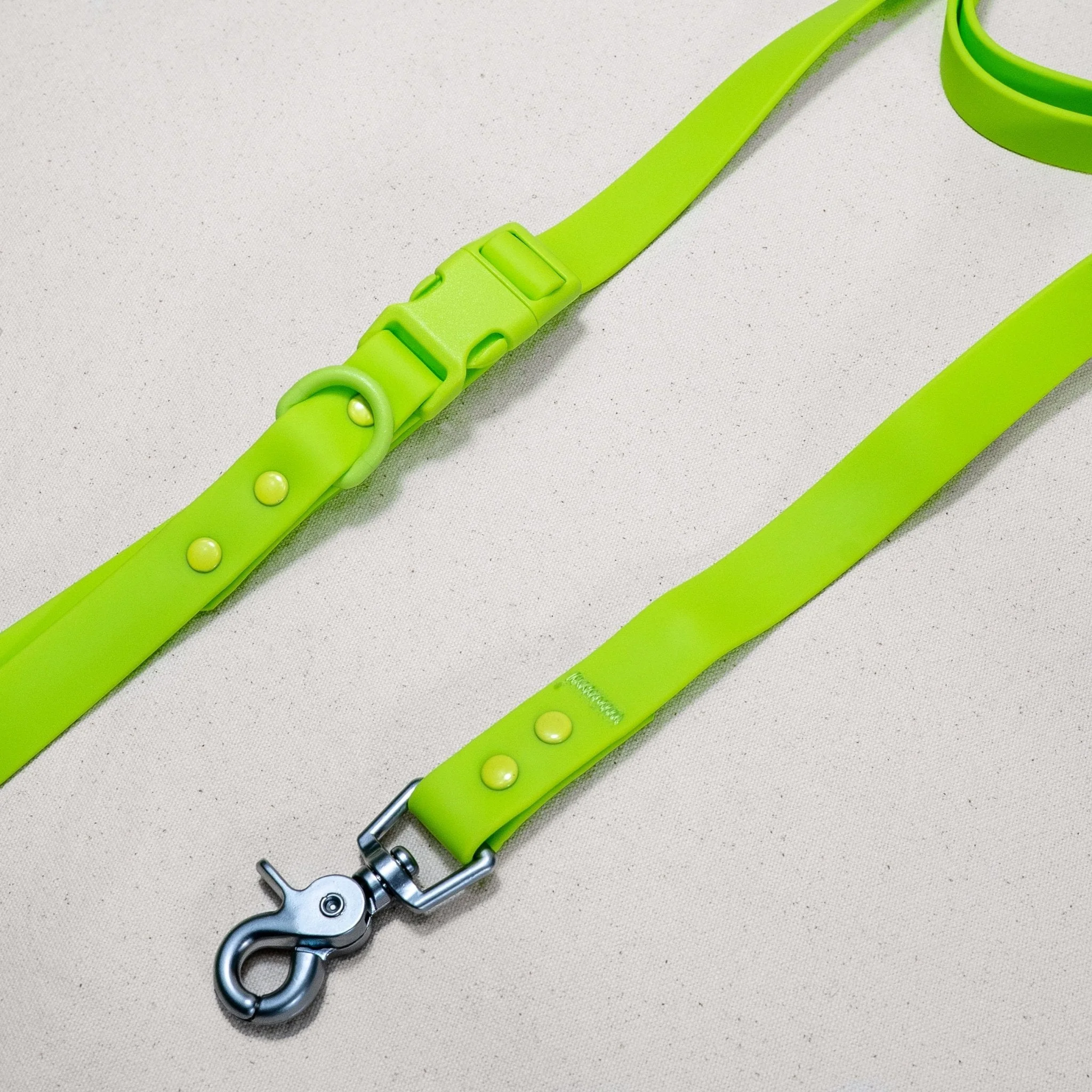 Tilley + Me PVC Handsfree Dog Leash - All Weather Waterproof Durable & Odor-Resistant - Image 8