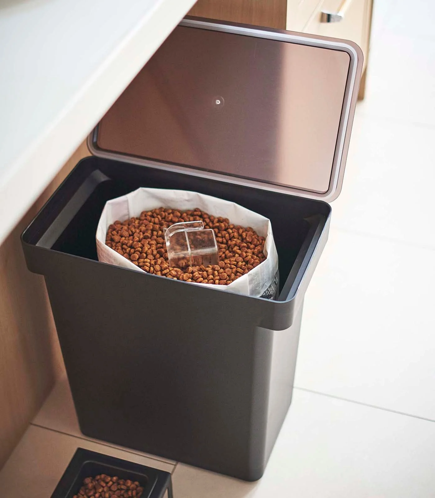 Rolling Airtight Pet Food Container (25 lbs.) - Image 12