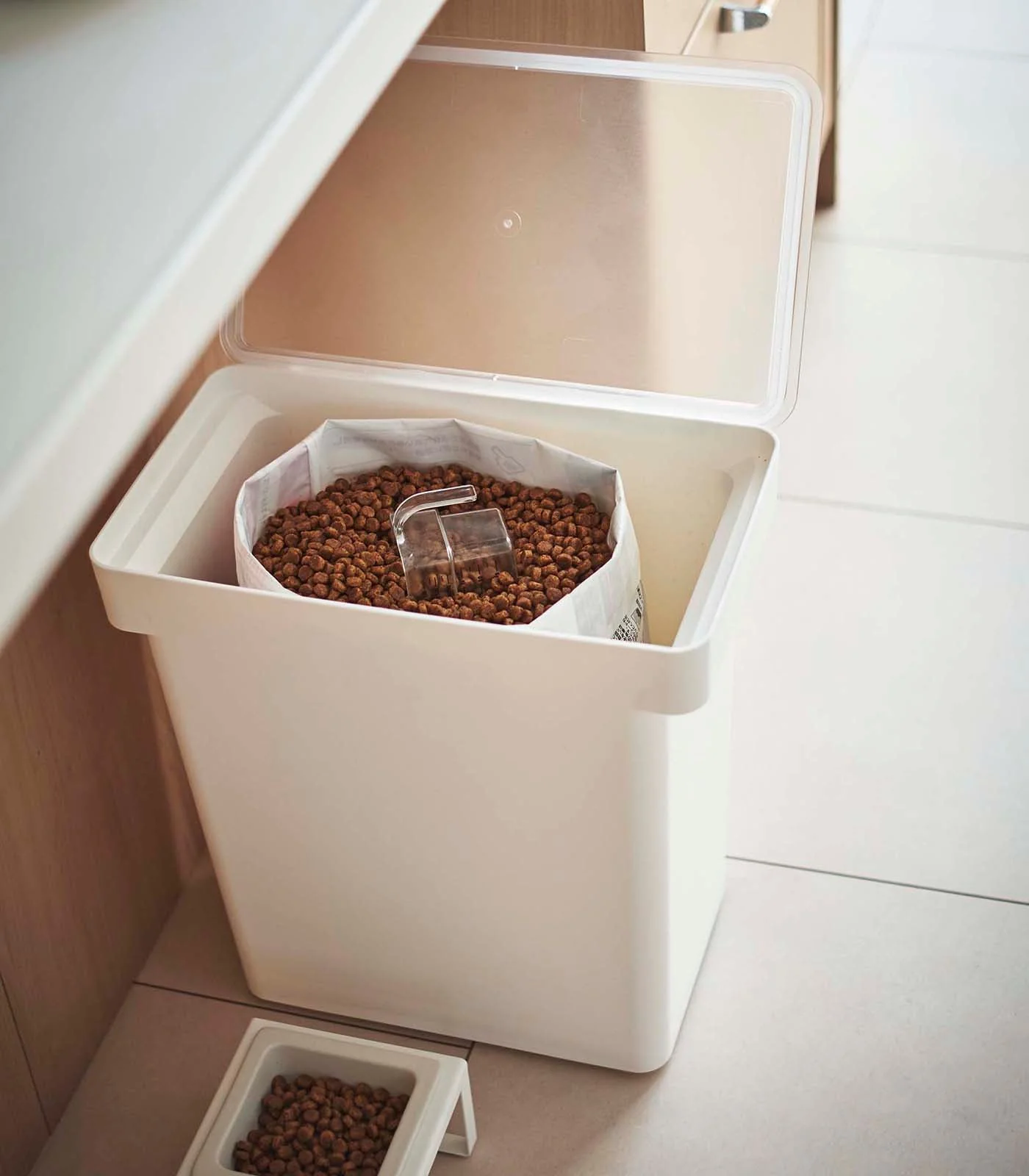 Rolling Airtight Pet Food Container (25 lbs.) - Image 4