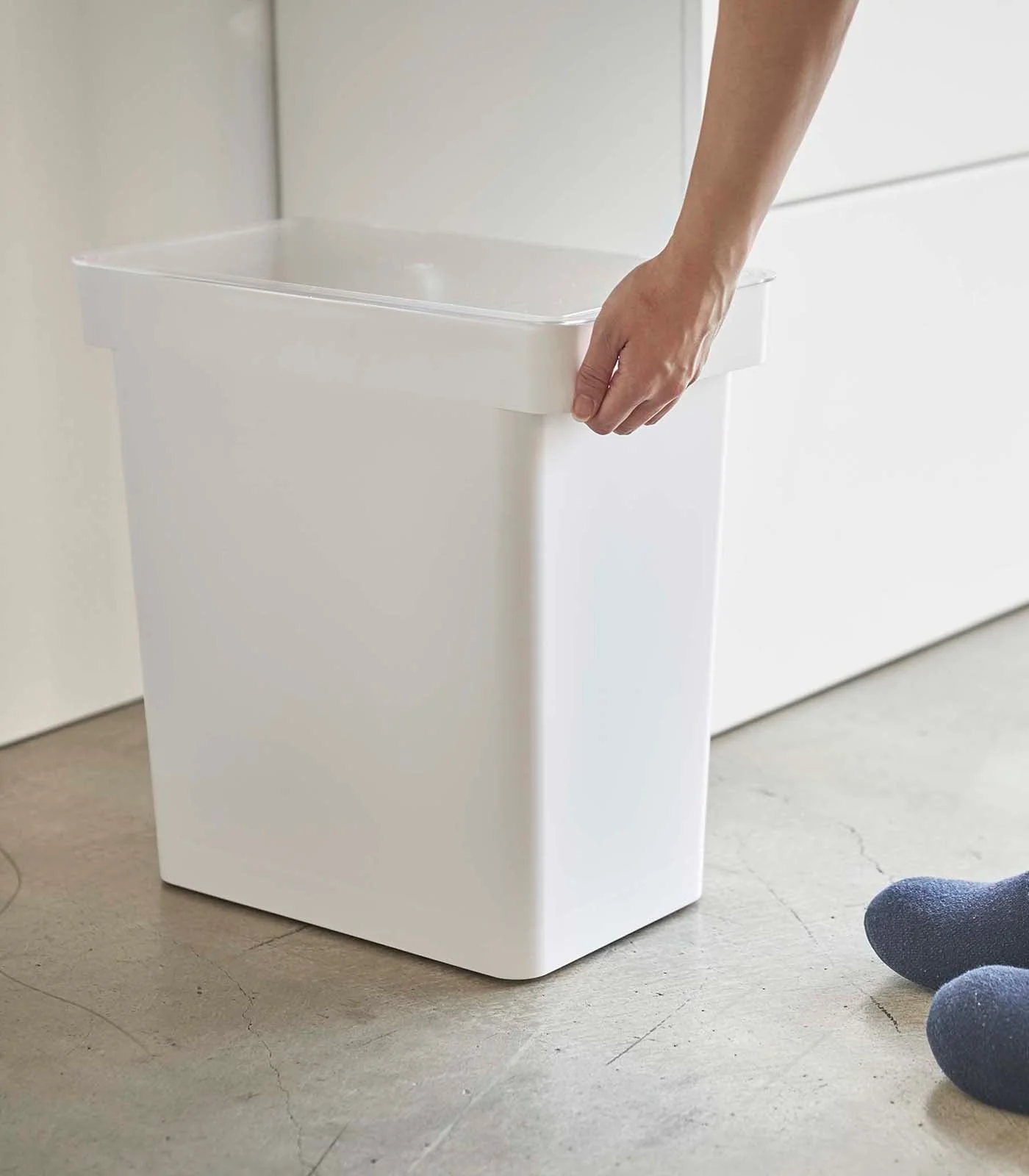 Rolling Airtight Pet Food Container (25 lbs.) - Image 5