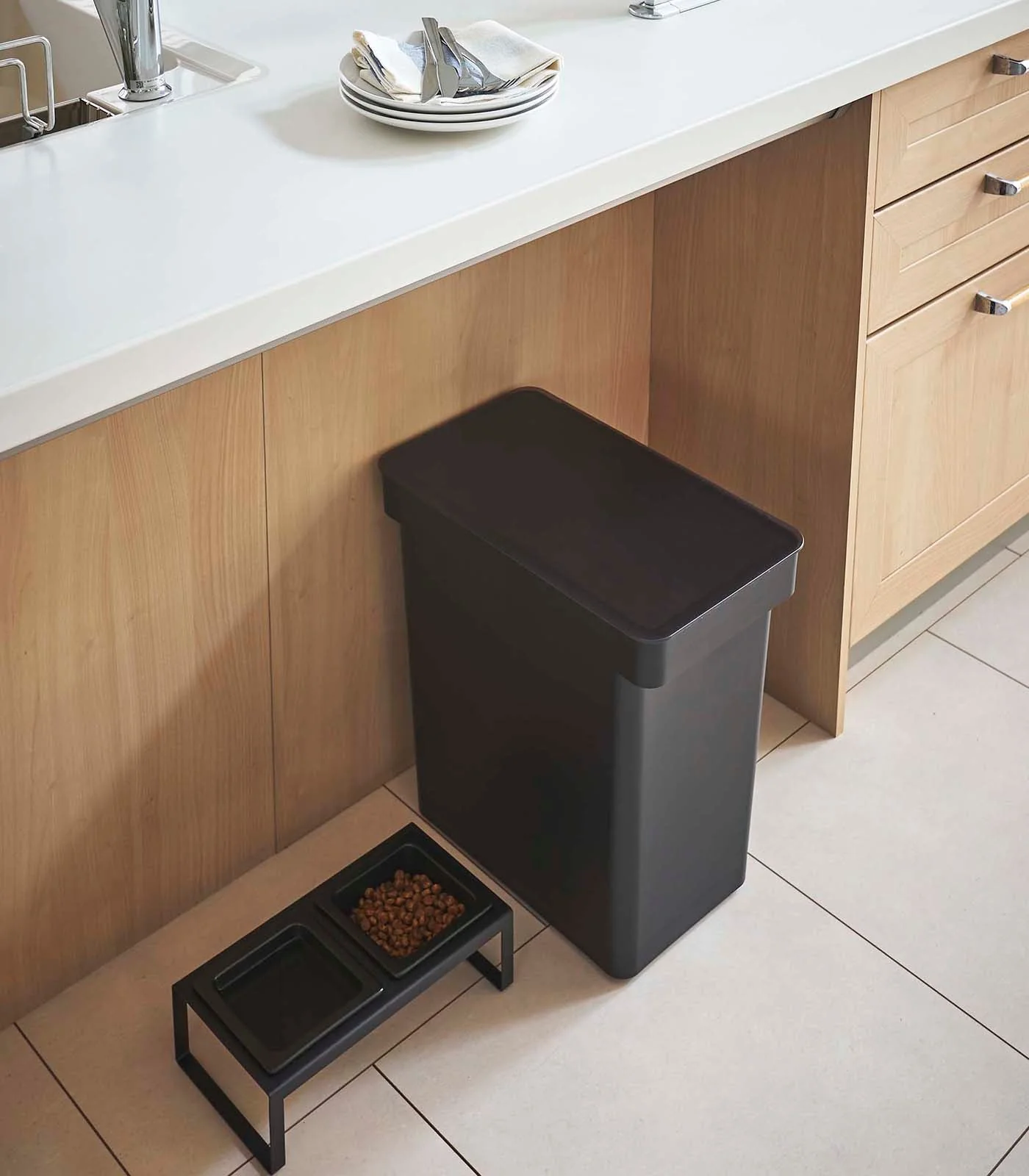 Rolling Airtight Pet Food Container (25 lbs.) - Image 9